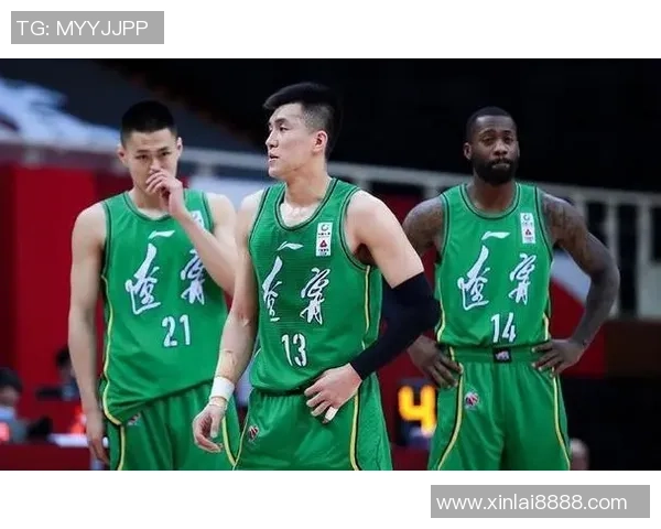 南京篮球队以57分领跑精英赛积分榜展现强大实力和团队合作精神